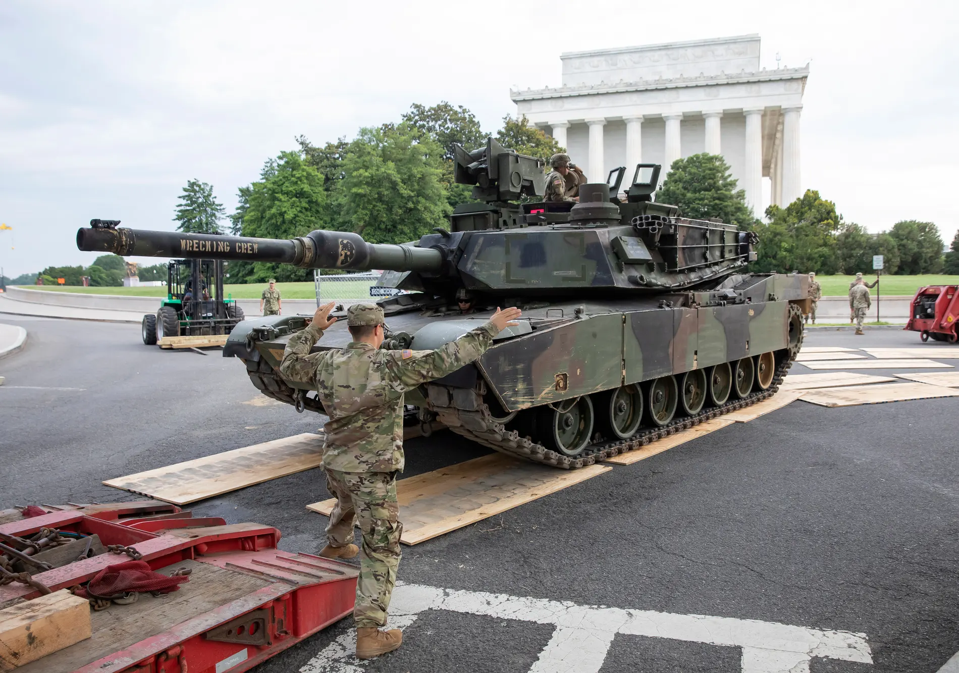 США и Германия, переходят к отправке танков в Украину